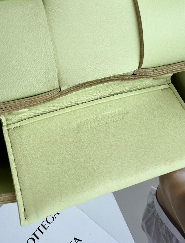 bo*te*ga Ve*ne*ta candy mini cassette-12*8*4cm