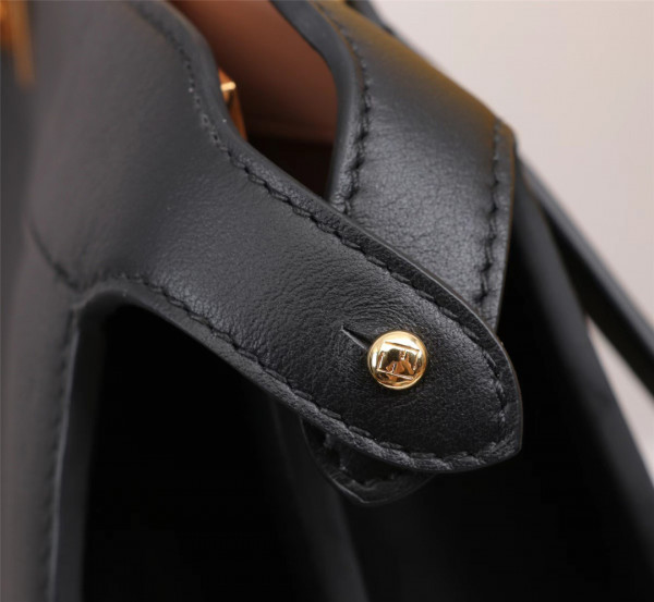 F**di peekaboo iseeu medium