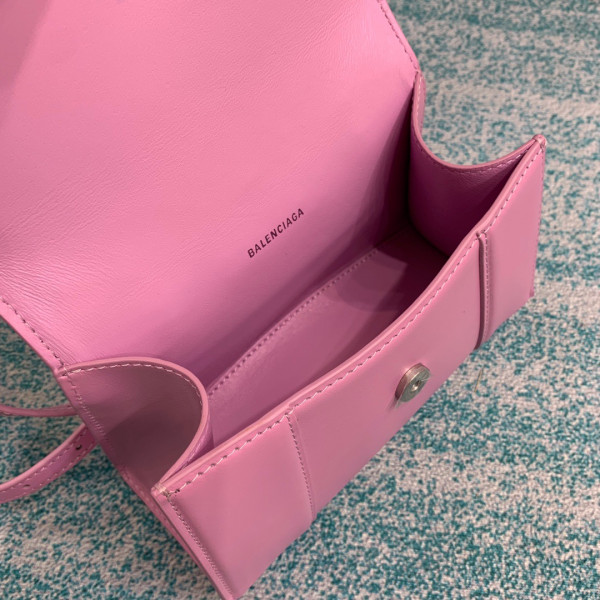 Ba*len*cia*ga hourglass