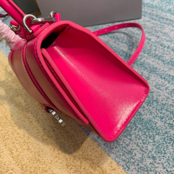 Ba*len*cia*ga hourglass