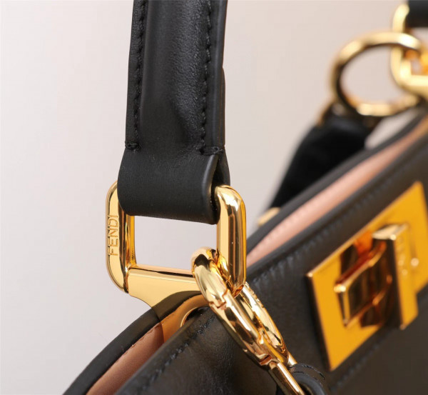 F**di peekaboo iseeu medium