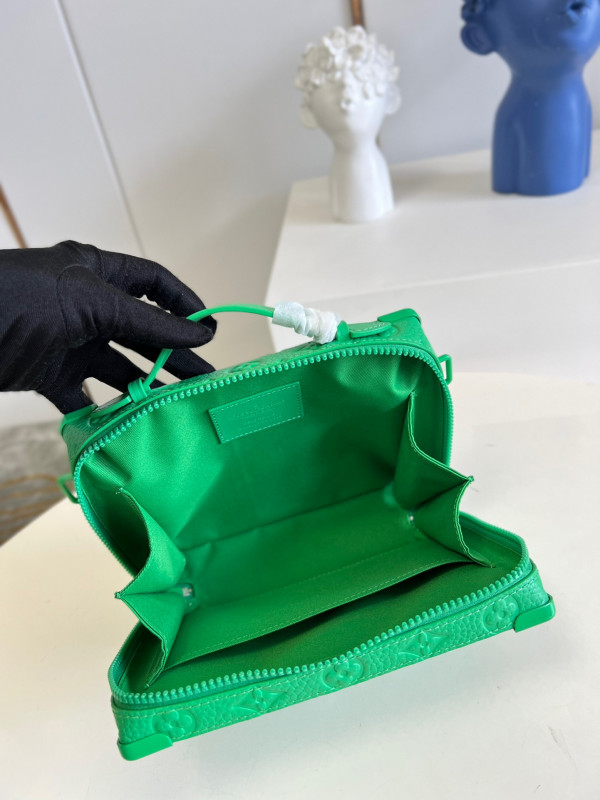 l0*is V*t0n handle soft trunk