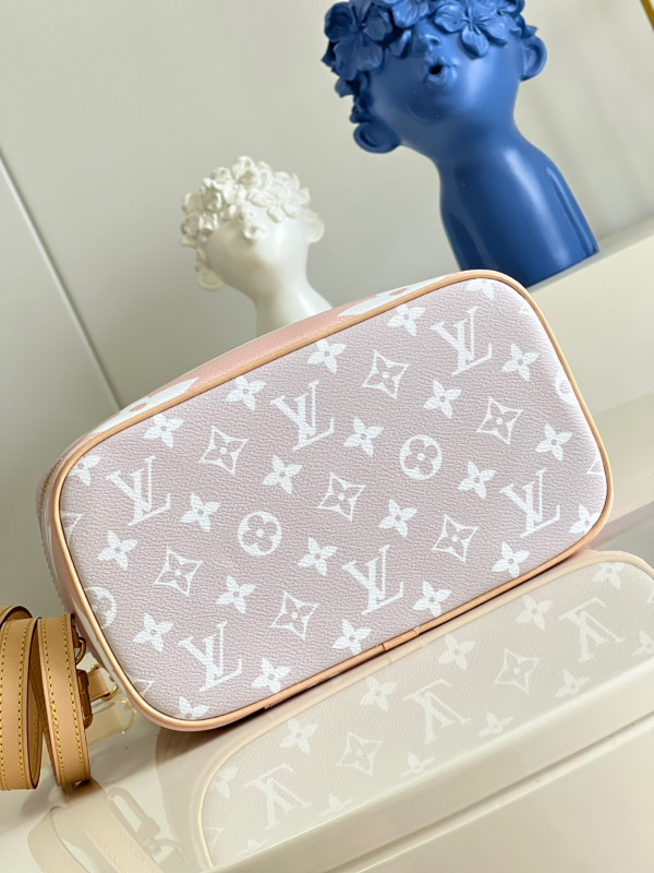 l0*is V*t0n toiletry bag