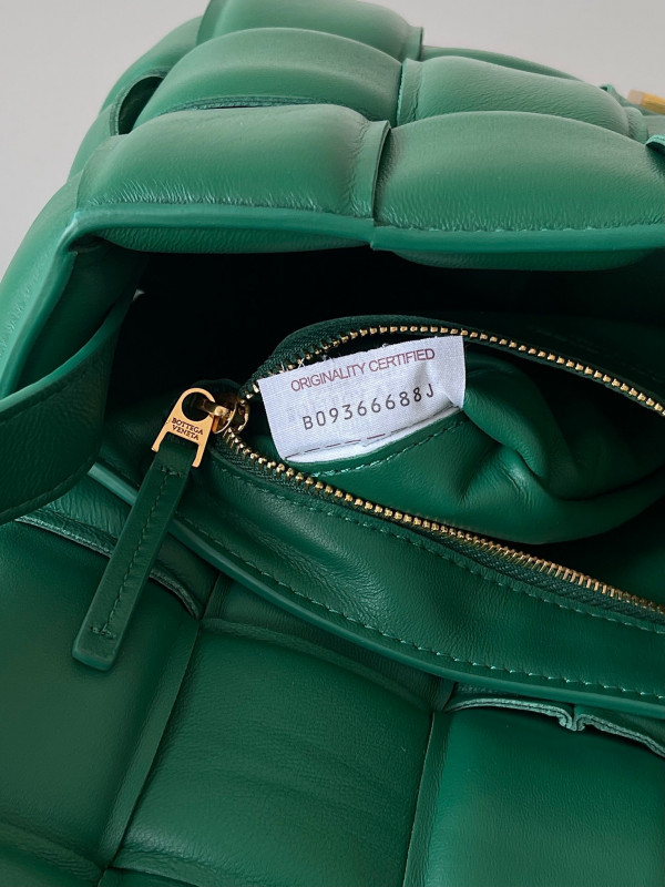 bo*te*ga Ve*ne*ta cassette