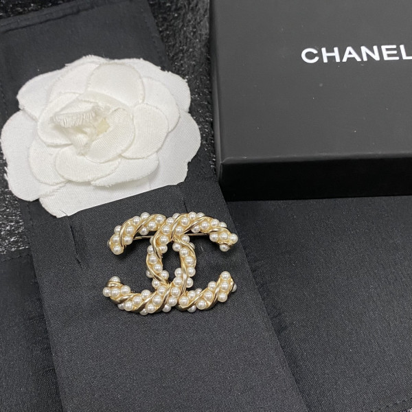 CL BROOCH
