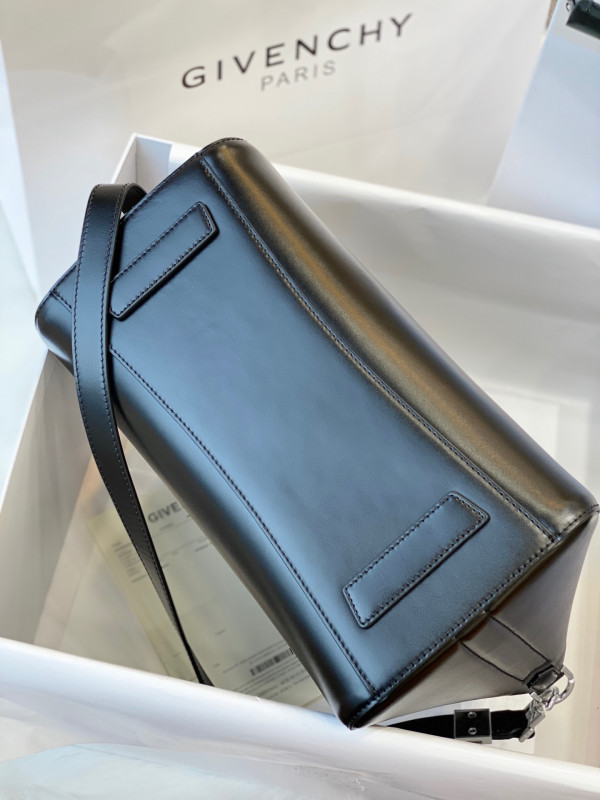 GIENVCHY ANTIGONA MINI/SMALL/MEDIUM IN SMOOTH LEATHER