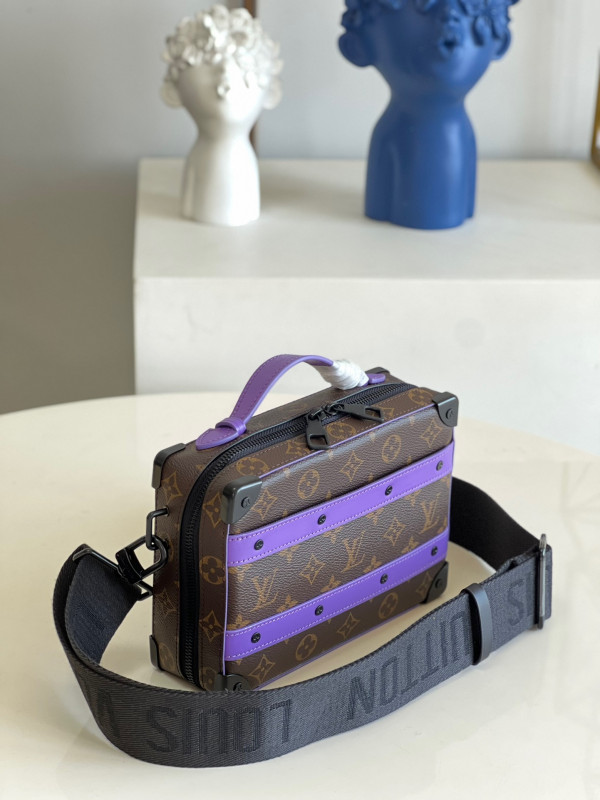 l0*is V*t0n handle soft trunk