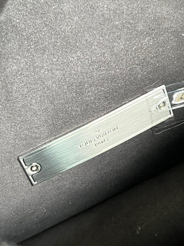 l0*is V*t0n dauphine mm