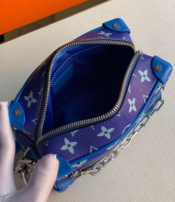 l0*is V*t0n soft trunk