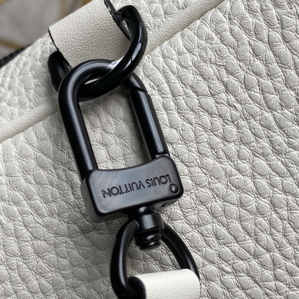 l0*is V*t0n christopher xs