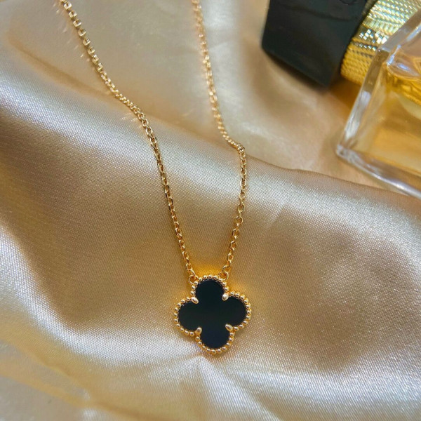 V*N CL*F & arpels  perlée necklace