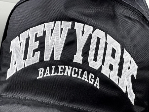 Ba*len*cia*ga backpack