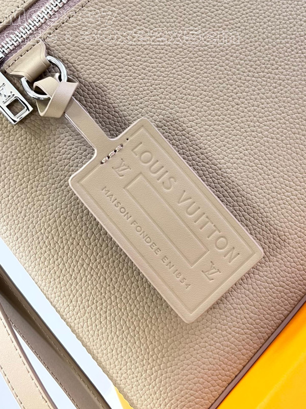 l0*is V*t0n ipad pouch