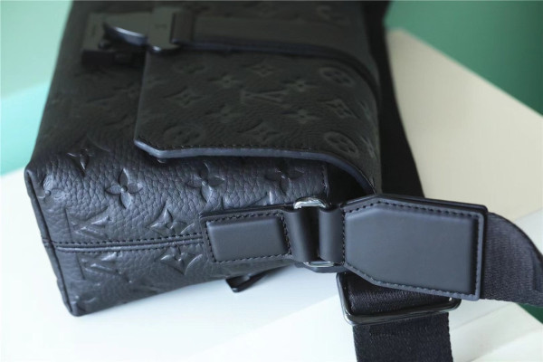 l0*is V*t0n s-cape messenger