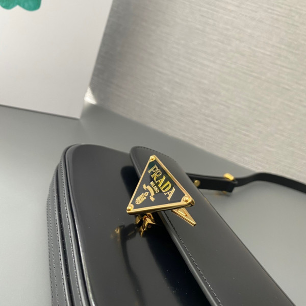 Pra*a patent bag-20.5*10.5*4cm