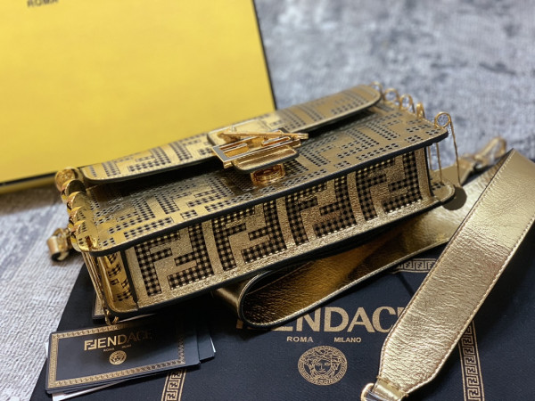 F**di baguette-28*15*7cm