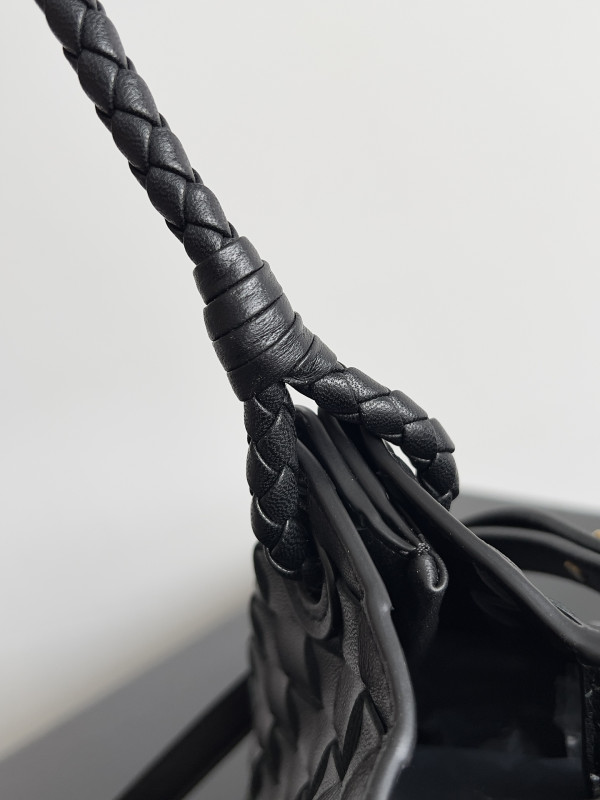 bo*te*ga Ve*ne*ta andiamo parachute small shoulder bag