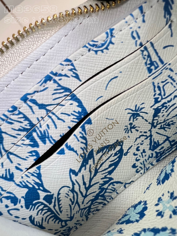 l0*is V*t0n slender wallet-11*8.5*2cm