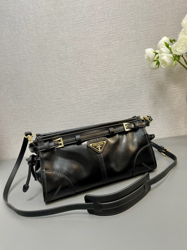Pra*a small leather shoulder bag