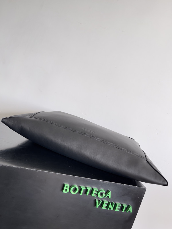 bo*te*ga Ve*ne*ta large hop