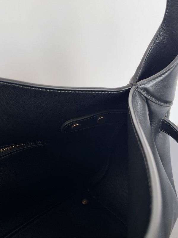 Ba*len*cia*ga bel air large shoulder bag