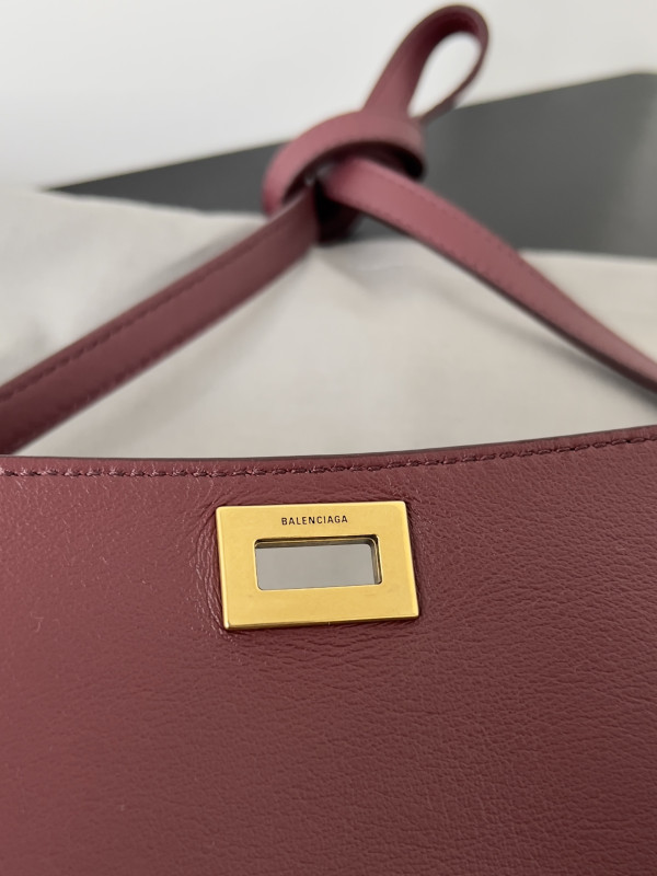 Ba*len*cia*ga bel air small clutch