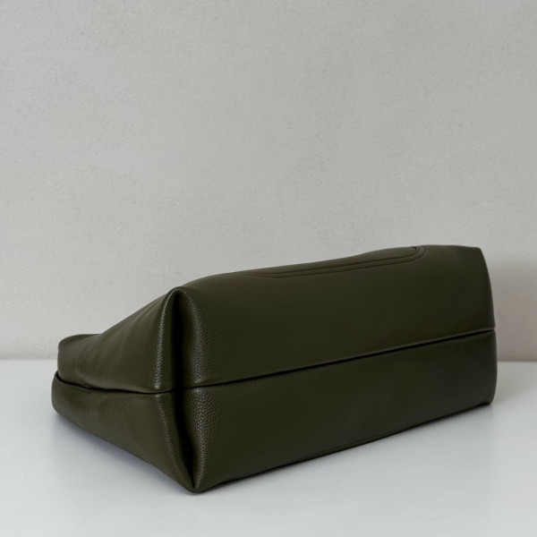 G*u*i softbit maxi shoulder bag