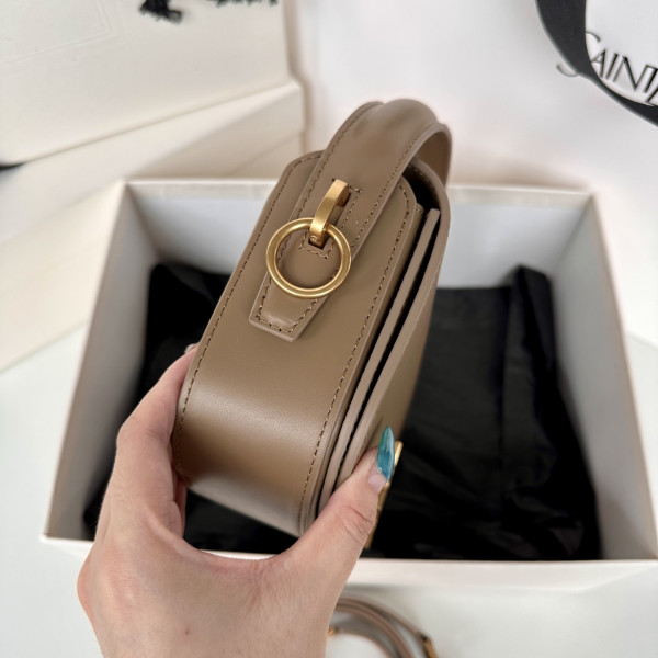 y*l voltaire in box Sa**t Lau*nt