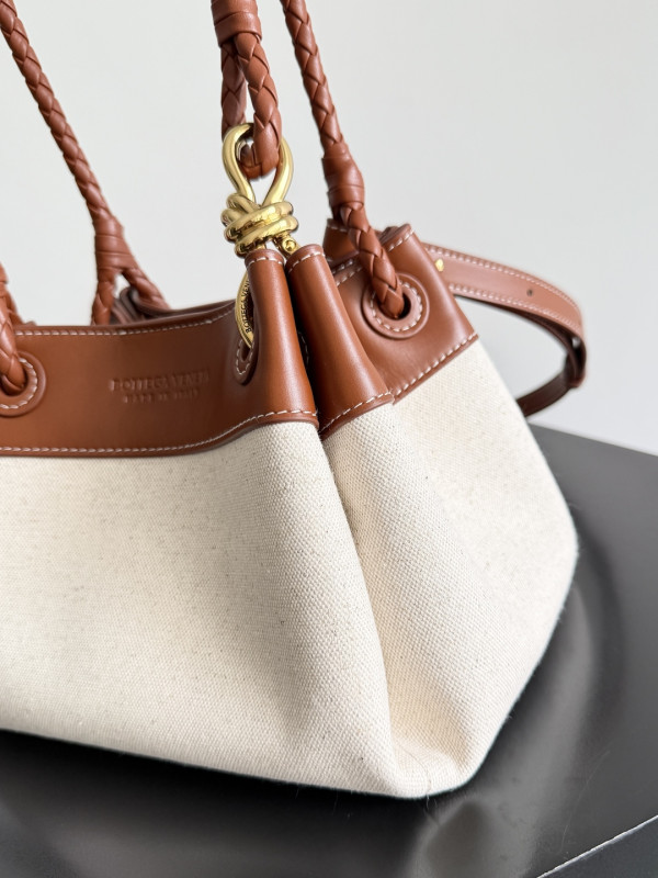 bo*te*ga Ve*ne*ta small parachute - 21*17*16cm