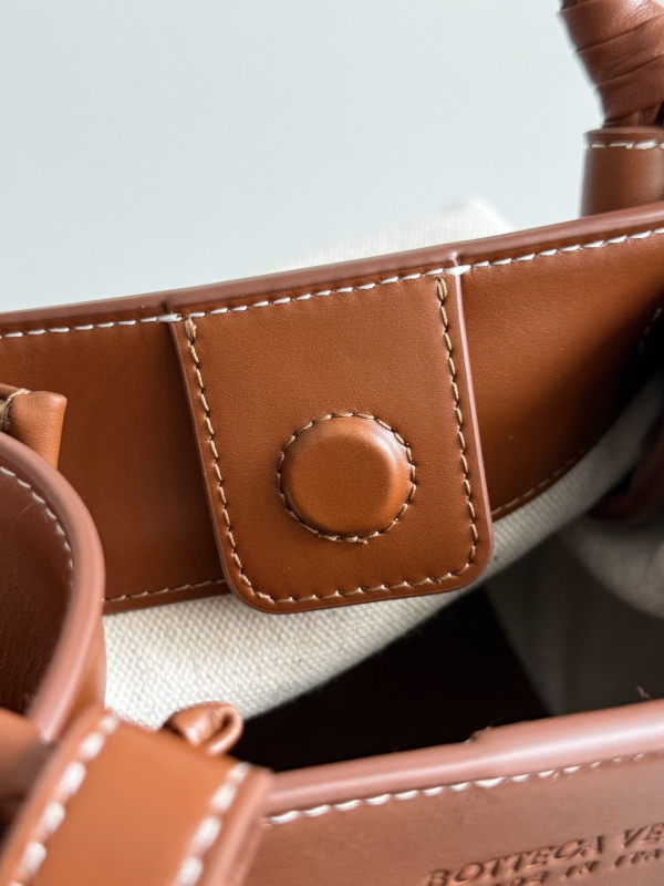 bo*te*ga Ve*ne*ta small parachute - 21*17*16cm