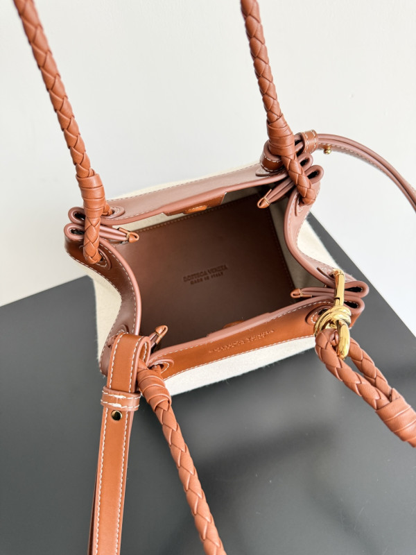 bo*te*ga Ve*ne*ta small parachute - 21*17*16cm