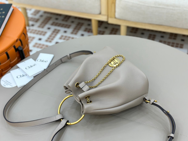 Chloe bracelet backpack in grained leather- 22*20*10.5cm