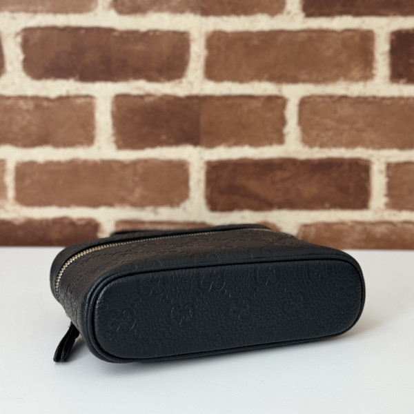 G*u*i gg emblem small bag - 20*12*5cm